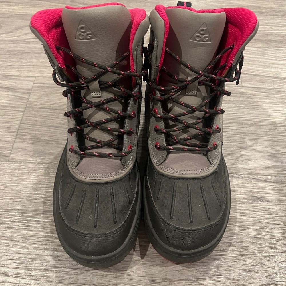 Nike woodside